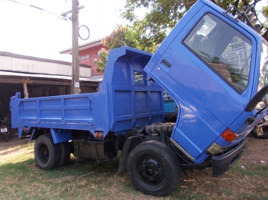 ขายด่วน รถหกล้อดั้มเล็ก ISUZU 110 NKR ราคาถูกต่อรองได้ พวงมาลัยพาวเวอร์ พร้อมใช้งาน ติดต่อด่วน โทร 0876414953 มอส!!