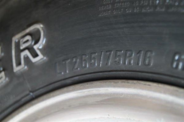 ขายยาง Maxxis BuckShot M/T 265/75 r16 ดอกเหลือเต็มเสมอกันทั้ง 4 เส้น ยางปลายปี 09