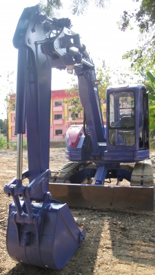 ขายรถแบคโฮ KOMAT'SU รุ่น PC 75 UU-2 มือสอง คุณภาพดี มีแอร์ พร้อมใช้งาน เป็นรถนำเข้าจากญี่ปุ่น