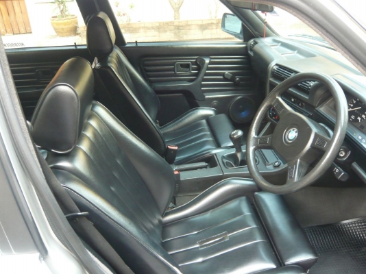 BMW 318i โฉม E30 เครื่องM40 รถสวยสภาพพร้อมใช้มาก BMW 318i โฉม E30 เครื่องM40 รถสวยสภาพพร้อมใช้มาก