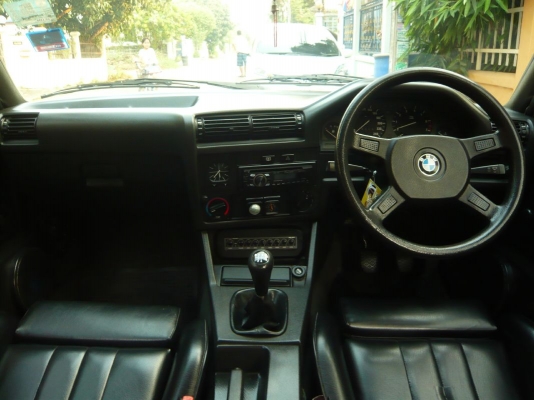 BMW 318i โฉม E30 เครื่องM40 รถสวยสภาพพร้อมใช้มาก BMW 318i โฉม E30 เครื่องM40 รถสวยสภาพพร้อมใช้มาก