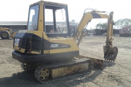 ขาย รถแบคโฮ ขนาดเล็ก KOMATSU PC 30-1 พร้อมตู้เก๋ง ดีเซล 3สูบ ราคา 198,000 บาท