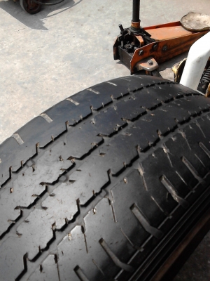 215R14 MICHELIN XCD ยางรถกระบะบรรทุก มี 2 เส้นครับ ติดต่อโทร.081-427-3941