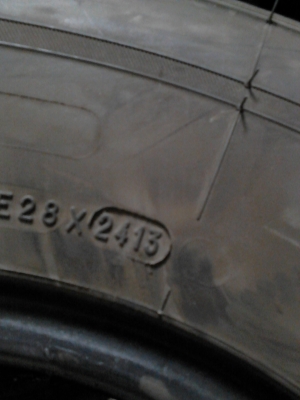 215R14 MICHELIN XCD ยางรถกระบะบรรทุก มี 2 เส้นครับ ติดต่อโทร.081-427-3941