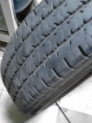 215R14 MICHELIN XCD ยางรถกระบะบรรทุก มี 2 เส้นครับ ติดต่อโทร.081-427-3941