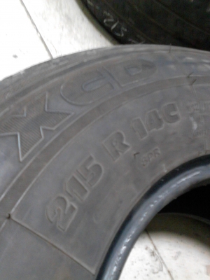 215R14 MICHELIN XCD ยางรถกระบะบรรทุก มี 2 เส้นครับ ติดต่อโทร.081-427-3941