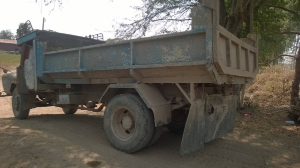 ขายหกล้อดัมพ์หน้ายาว เครื่อง 6BD1 - 165 แรง เฟืองท้าย rocky 210 ทะเบียนพร้อม