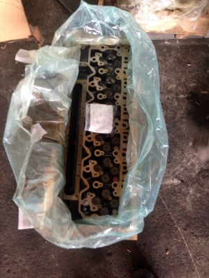 ขายฝาสูบPC300-8 6D114 ของเบิกห้างป่ายแดง สนใจติดต่อ081-839-1795