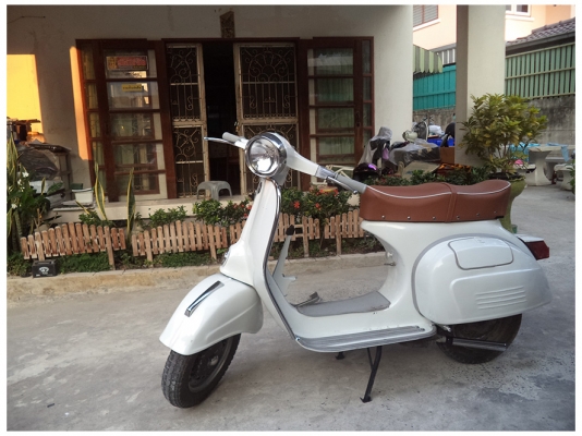 -----------  Vespa Sprint สีขาว (ทะเบียนโอน) -------------