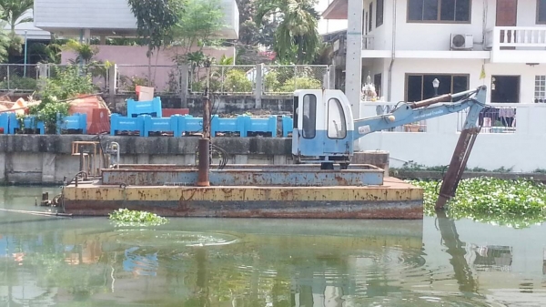 โป๊ะพร้อมแบคโฮ ขุดคลองใช้เครื่องยนตร์ คัมมิ้น 6สูบ พร้อมใช้งาน