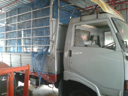 รถบรรทุกหกล้อhinokm777เครื่อง117แรง รถยาว5เมตรตอนแรกยาว4.5เมตรจากนั่นต่อเพิม รถบรรทุกหกล้อhinokm777เครื่อง117แรง รถยาว5เมตรตอนแรกยาว4.5เมตรจากนั่นต่อเพิม