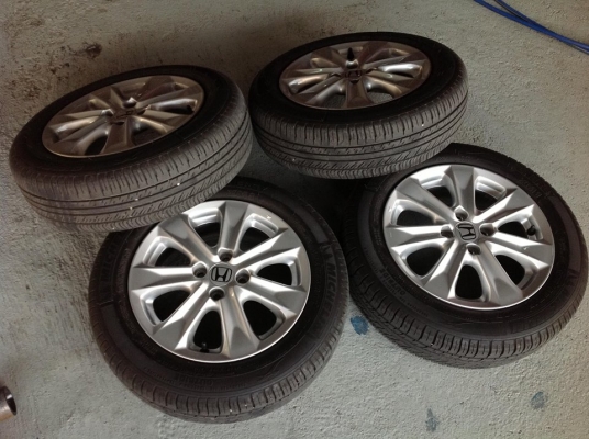 ขายล้อ Jazz Hybrid สภาพป้ายแดง 15" 4รู100 พร้อมยาง ชุดละ 7,500.- ขายล้อ Jazz Hybrid สภาพป้ายแดง 15" 4รู100 พร้อมยาง ชุดละ 7,500.-