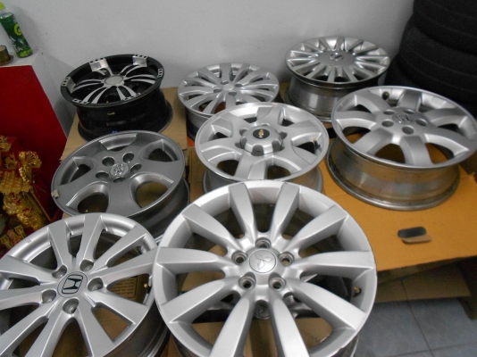 ขายเหมากองแม็กเปล่า เดิมติดรถ สภาพดีพร้อมใช้งานจำนวน 8 ชุด 30,000.- ขายเหมากองแม็กเปล่า เดิมติดรถ สภาพดีพร้อมใช้งานจำนวน 8 ชุด 30,000.-