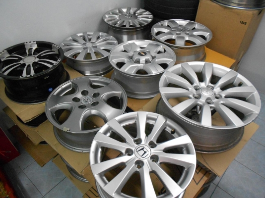 ขายเหมากองแม็กเปล่า เดิมติดรถ สภาพดีพร้อมใช้งานจำนวน 8 ชุด 30,000.-