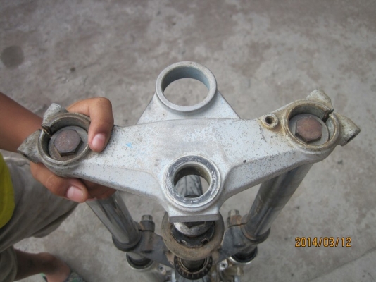 โช๊คหน้า+แผงคอ+แฮนด์+ดุมล้อ TZRR  สภาพดีแกนโช๊คสวยใสไม่คด 900 (รวมส่ง)