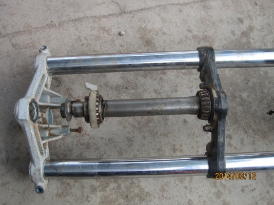 โช๊คหน้า+แผงคอ+แฮนด์+ดุมล้อ TZRR  สภาพดีแกนโช๊คสวยใสไม่คด 900 (รวมส่ง)