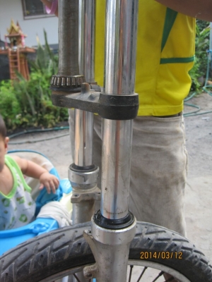 โช๊คหน้า+แผงคอ+แฮนด์+ดุมล้อ TZRR  สภาพดีแกนโช๊คสวยใสไม่คด 900 (รวมส่ง)