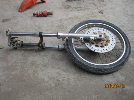 โช๊คหน้า+แผงคอ+แฮนด์+ดุมล้อ TZRR  สภาพดีแกนโช๊คสวยใสไม่คด 900 (รวมส่ง)