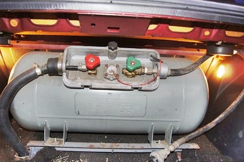 ขายรถสวยหรู ราชการใช้ (กรมศุลปากรเคยใช้) VOLVO 460 GLT เกียร์ ออโต้ เครื่อง 2000 cc/ LPG ประหยัดน้ำมัน / ราคา 69,000 บาท ((ถูกที่สุดในเว็บ)) วิ่งได้เกิน 100 แอร์เย็นชื่นใจ,ช่วงล่างนิ่มมาก