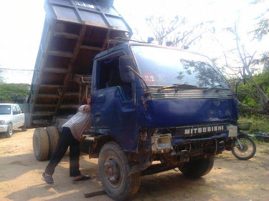 หกล้อดั้ม มิตซู115แรง ห้างแท้ กะบะดั้มสามมิต เกียร์ใหญ่ Fหน้าFหลัง แอร์เย็น รถใช้งานทุกวัน ขายตามสภาพ ราคา330,000บาทครับ หกล้อดั้ม มิตซู115แรง ห้างแท้ กะบะดั้มสามมิต เกียร์ใหญ่ Fหน้าFหลัง แอร์เย็น รถใช้งานทุกวัน ขายตามสภาพ ราคา330,000บาทครับ