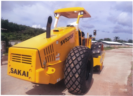 รถบดสั่นสะเทือนล้อหนามหุ้มเรียบ SAKAI รุ่น SV520DF