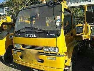 รถอีซูซุ 6 ล้อ 200 แรงม้า. ปี 50  ( ขายหัว , คัชซี ) , ( มีขาย 5 คัน. )   สนใจติดต่อ  081 - 6079515
