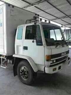 รถอีซูซุ 10 ล้อ ตู้แห้ง 175 แรงม้า.  สนใจติดต่อ 081 - 6079515