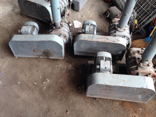 ขายปั้มโบวเวอร์ ขนาด 3 HP. 380 V สภาพดี ตัวโบวมาพร้อมแท่น อุปกรณครบ มี 4 ชุดครับ