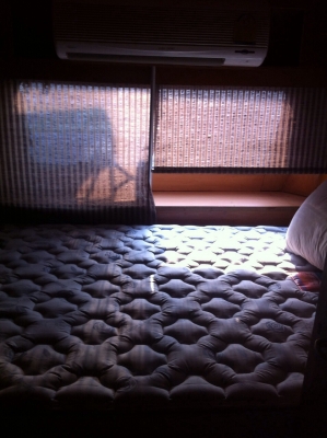 ตู้นอนแบบลากไปได้มีห้องนอนห้องน้ำ