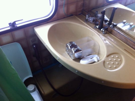 ตู้นอนแบบลากไปได้มีห้องนอนห้องน้ำ