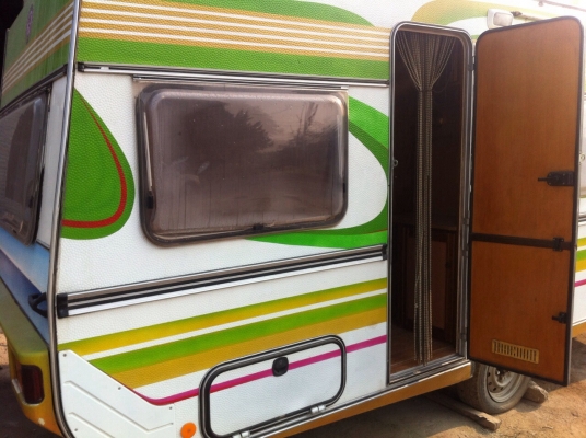 ตู้นอนแบบลากไปได้มีห้องนอนห้องน้ำ