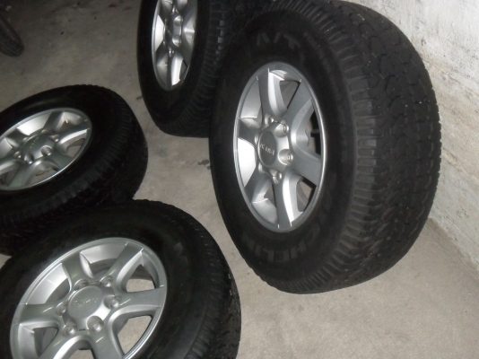 ล้อแม็ก 15นิ้ว 6รู อีซูซุ ยาง235/75R15 สวยๆ 4 ล้อ ราคา 6300 บาท