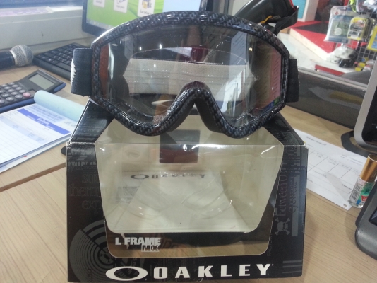 !!!ขายจร้าขายแว่นตา Oakley รุ่น L-Frame Mx มือสอง ขายถูกเลยจร้า!!!