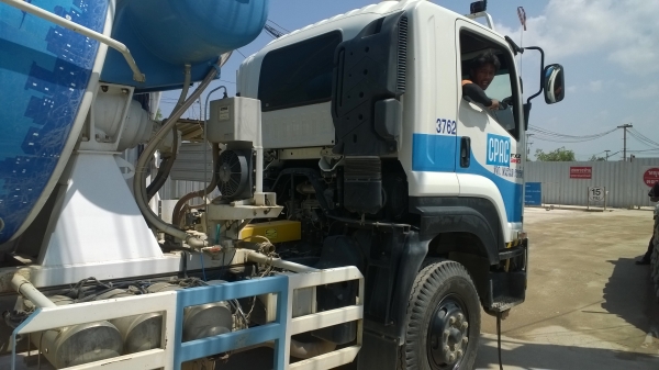 ขายดาวน์...สิบล้อโม่ปูน 360 แรง (ขายเฉพาะหัว-คัสซี) รถวิ่งแค่ 1 หมื่นกว่ากม. ใหม่ป้ายแดง