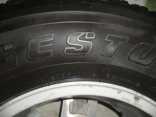 ล้อแม็ก เชฟ 16นิ้ว 6รู ยาง 265/70R16 ปี11 สวยๆ 4 ล้อ ราคา 6900 บาท