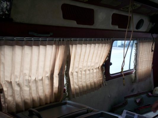 ขายผ้าม่าน+รางรถตู้หัวจรวด 500บาท 0890671028 อยู่ดอนเมือง
