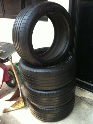 ขายไปแล้วครับ ขอขอบคุณ คุณ bomb ที่ขับรถจากดาวคะนองมารับของที่ทางแยกสามพรานเป็นอย่างสูงครับ ขายยาง ขอบ 18 กู้ดเยียร์ 255/45 ปี 11 จำนวน 4 เส้น 3,500 ราคาต่อรองได้