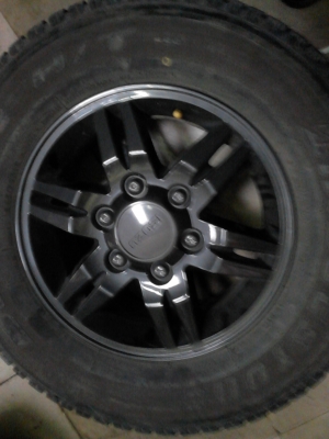 ขายแม๊ก ขอบ 16  ขนาด 6 รู  ของอีซูซุ จำนวน 4 วง  TEL.081-427-3941