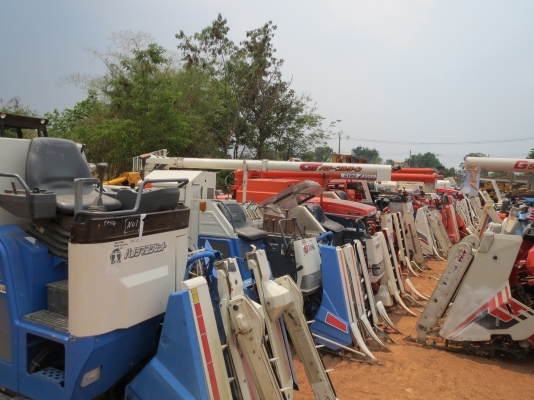 ขายรถเกี่ยวข้าว พร้อมนวด มีหลายขนาด รถนำเข้าจากญี่ปุ่น