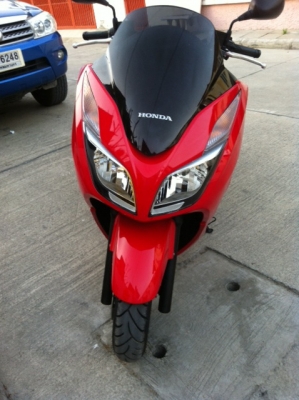 HONDA FORZA 300 CC ทะเบียนพร้อมโอนปี2013 รถ10เดือน