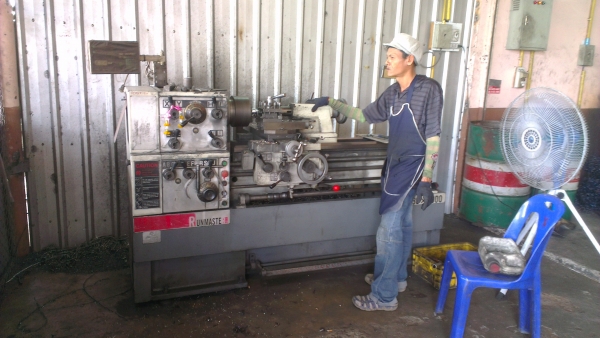 Sell> Lathe แท่นกลึงมือสอง Runmaster 430x1000 6 ฟุต 4 เพลา มีเบลค มีลิเนีย เพลาเดินฟิตเป็น 6 เหลี่ยม รุ่นรองใหม่ล่าสุด นิ้ว มิล ไม่ต้องเปลี่ยนเฟืองครับ