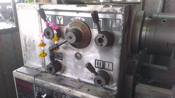 Sell> Lathe แท่นกลึงมือสอง Runmaster 430x1000 6 ฟุต 4 เพลา มีเบลค มีลิเนีย เพลาเดินฟิตเป็น 6 เหลี่ยม รุ่นรองใหม่ล่าสุด นิ้ว มิล ไม่ต้องเปลี่ยนเฟืองครับ