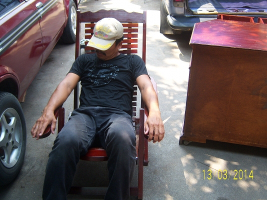 เก้าอี้โยกไม้แดง สภาพดี