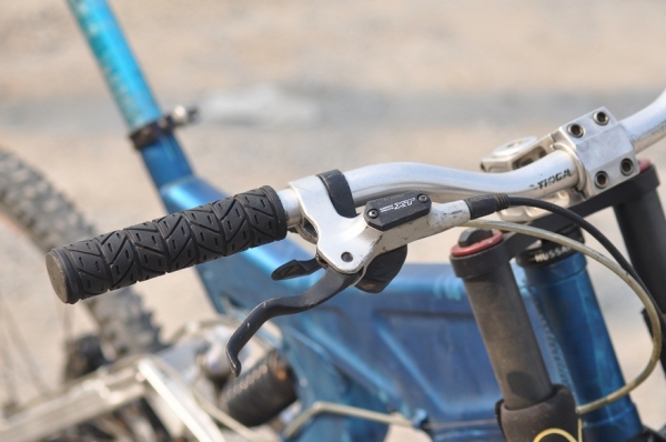 DOWHILL   .... Intense ..  XTR  ..  ทั้งคัน  25,000  บาท