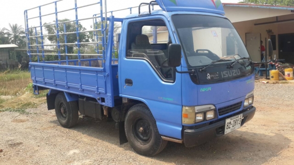 ขายรถบรรทุก 4 ล้อ  issuzu NKR  100 แรง ปี 45 สภาพดีพร้อมใช้งาน