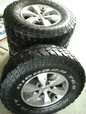 Max วีโก้ + Mud 764 ปี10 ขนาด 265/75/16 + นอตแท้24ตัว