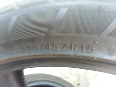 ขายยาง ปี 2012 ขนาด 225/45/18 ราตา 3000 บาท ขายยาง ปี 2012 ขนาด 225/45/18 ราตา 3000 บาท