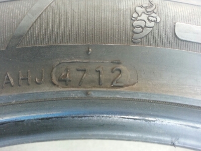 ขายยาง ปี 2012 ขนาด 225/45/18 ราตา 3000 บาท ขายยาง ปี 2012 ขนาด 225/45/18 ราตา 3000 บาท