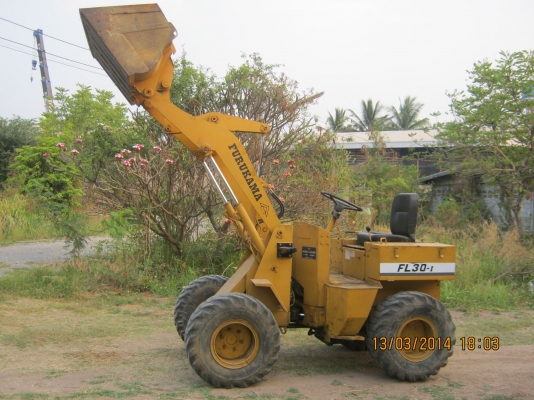 ขาย รถตักเอวอ่อน ขาย รถตักเอวอ่อน