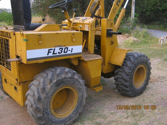 ขาย รถตักเอวอ่อน ขาย รถตักเอวอ่อน